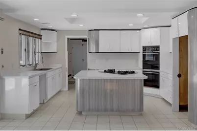 1 Domino Way, Mount Sinai, NY 11766 - Photo 9