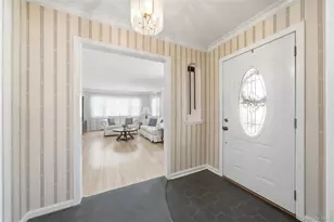 38 Bradish Ln, Bay Shore, NY 11706 - Photo 7