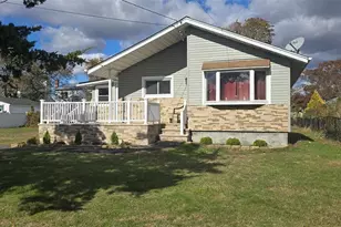 19 Kent Dr, Shirley, NY 11967 - Photo 5