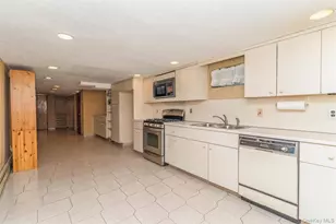 77 Lucille Ave, Elmont, NY 11003 - Photo 35