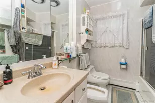 77 Lucille Ave, Elmont, NY 11003 - Photo 17