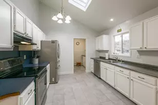 8 Shelley Ct, Middle Island, NY 11953 - Photo 9