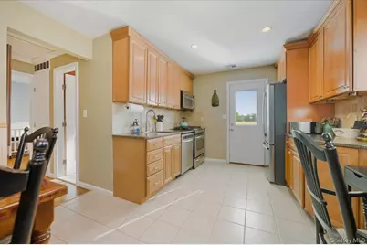 10 Darnley Place, Huntington Station, NY 11746 - Photo 7