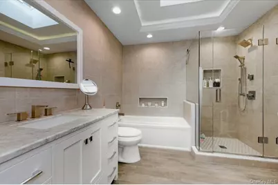 10 Darnley Place, Huntington Station, NY 11746 - Photo 13