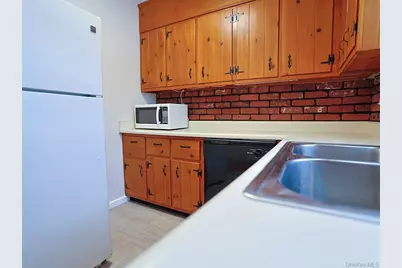 8 Wood Terrace, Newburgh, NY 12550 - Photo 7