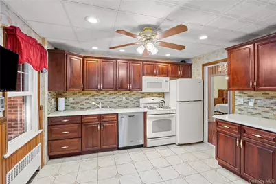 449 Mineola Boulevard, Williston Park, NY 11596 - Photo 9