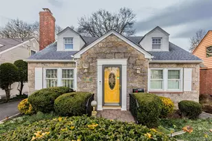 449 Mineola Blvd, Williston Park, NY 11596 - Photo 29