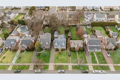 449 Mineola Boulevard, Williston Park, NY 11596 - Photo 3