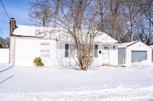 17 Armell St, Huntington Station, NY 11746 - Photo 3