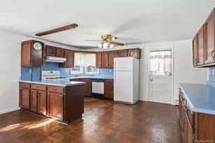 28 Paddock Pl, Newburgh, NY 12550 - Photo 15