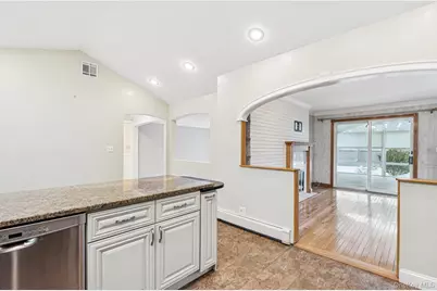 115 Arlington Road, Ronkonkoma, NY 11779 - Photo 17