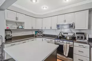 22 Eisenhower Ave, Brentwood, NY 11717 - Photo 9