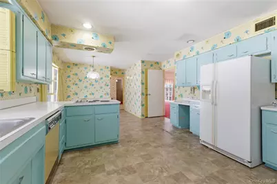 22 Wenwood Drive, Glen Head, NY 11545 - Photo 15