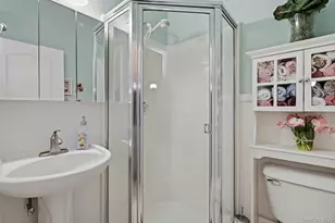 604 Narragansett Villas Dr, Lindenhurst, NY 11757 - Photo 17