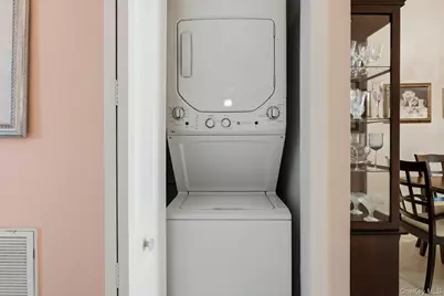 604 Narragansett Villas Drive, Lindenhurst, NY 11757 - Photo 21