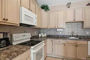 604 Narragansett Villas Dr, Lindenhurst, NY 11757 - Photo 13