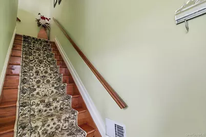 604 Narragansett Villas Drive, Lindenhurst, NY 11757 - Photo 3