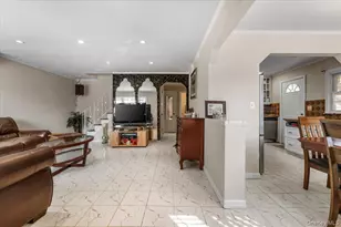 33 McKee St, Floral Park, NY 11001 - Photo 3