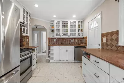 33 McKee Street, Floral Park, NY 11001 - Photo 9