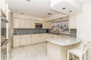 253 E Meadow Ave, East Meadow, NY 11554 - Photo 5