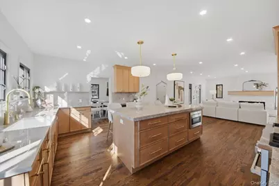 18 Lakeside Drive, New Rochelle, NY 10801 - Photo 9