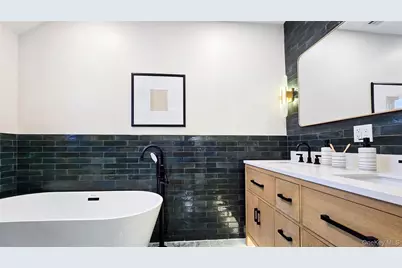 18 Lakeside Drive, New Rochelle, NY 10801 - Photo 25