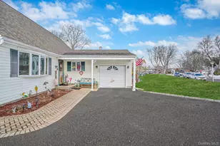 158 Spiral Rd, Holtsville, NY 11742 - Photo 5