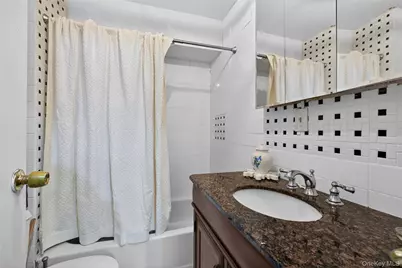 379 Washington Avenue, Roosevelt, NY 11575 - Photo 23
