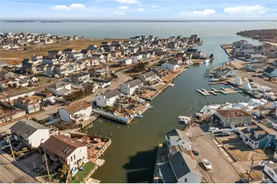 809 Canal Street, Lindenhurst, NY 11757 - Photo 25