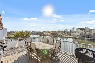 809 Canal St, Lindenhurst, NY 11757 - Photo 15