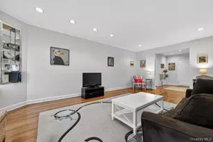 26 Hamilton Pl, Garden City, NY 11530 - Photo 7