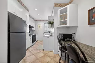 26 Hamilton Pl, Garden City, NY 11530 - Photo 9