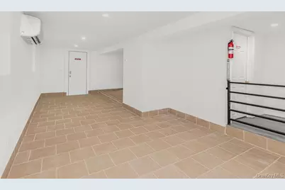 940 E 212th Street, Bronx, NY 10469 - Photo 13