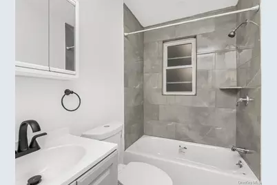 940 E 212th Street, Bronx, NY 10469 - Photo 5