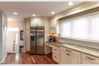 97 Village Green, Bardonia, NY 10954 - Photo 17