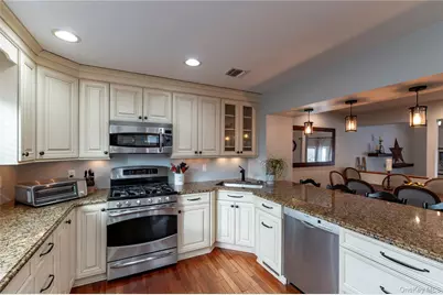 97 Village Green, Bardonia, NY 10954 - Photo 15