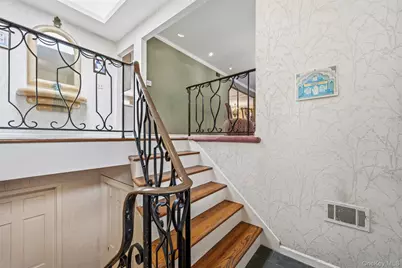 8 Pine Drive, Great Neck, NY 11021 - Photo 3