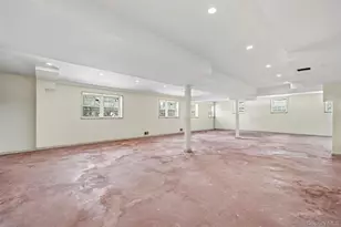 8 Pine Dr, Great Neck, NY 11021 - Photo 43