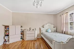 8 Pine Dr, Great Neck, NY 11021 - Photo 37