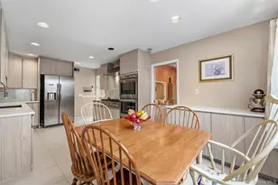 8 Pine Dr, Great Neck, NY 11021 - Photo 19