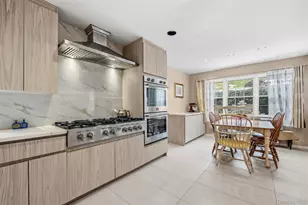 8 Pine Dr, Great Neck, NY 11021 - Photo 15