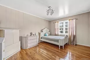 8 Pine Dr, Great Neck, NY 11021 - Photo 35