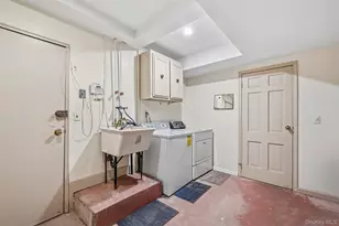 8 Pine Dr, Great Neck, NY 11021 - Photo 43