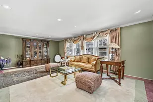 8 Pine Dr, Great Neck, NY 11021 - Photo 5