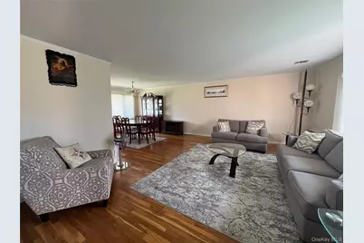 194 Rhododendron Drive, Westbury, NY 11590 - Photo 5