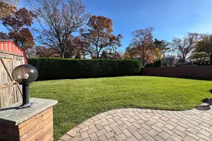 194 Rhododendron Dr, Westbury, NY 11590 - Photo 19