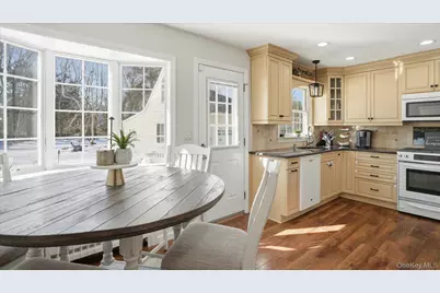 94 Fairview Avenue, Bayport, NY 11705 - Photo 19