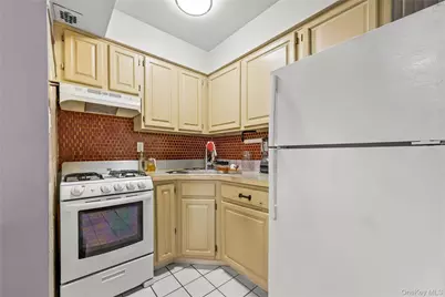 5611 Van Cleef Street, Corona, NY 11368 - Photo 7