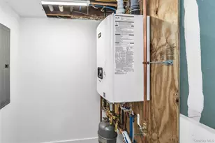 8 Allison Dr, Old Bethpage, NY 11804 - Photo 41