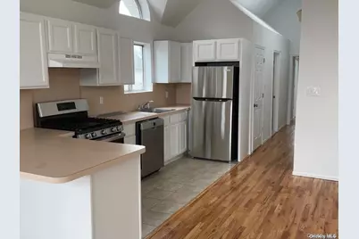 715 E Walnut Street #Upper, Long Beach, NY 11561 - Photo 3